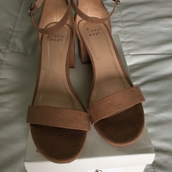 Nude block heels - Picture 7 of 8